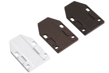 Placa espaçadora de 4 peças, feita de poliacetal, superfície: preta, 70 mm (2-3/4"), ML-120-DP4-BL. Placa de compensação para fechos magnéticos ML-120BR, ML-120W e ML-120BL da Sugatsune, da Sugatsune / LAMP® (Japão) - Image 4