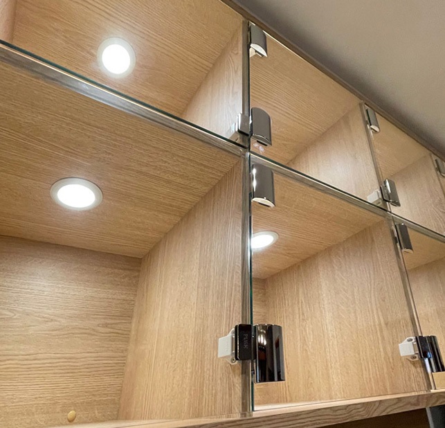 Trinco magnético compacto de 2 peças, incl. contraplaca, superfície: marrom, 25 mm (63/64"), ML-30SBR. Abridor de porta push-to-open com economia de espaço para portas de móveis, portas de armários e muito mais, da Sugatsune / LAMP® (Japão) - Image 5